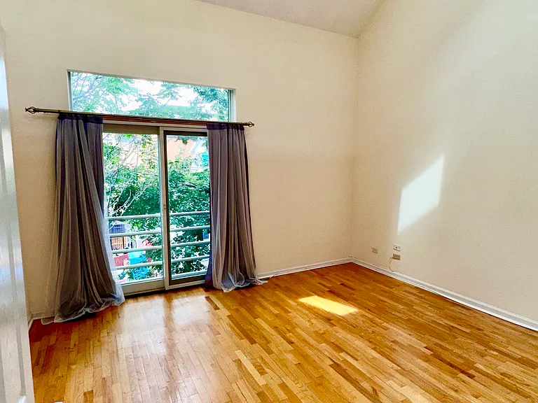 650 N Armour St — Photo 18