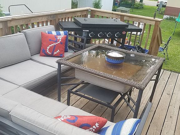 Deck/Grilling area!