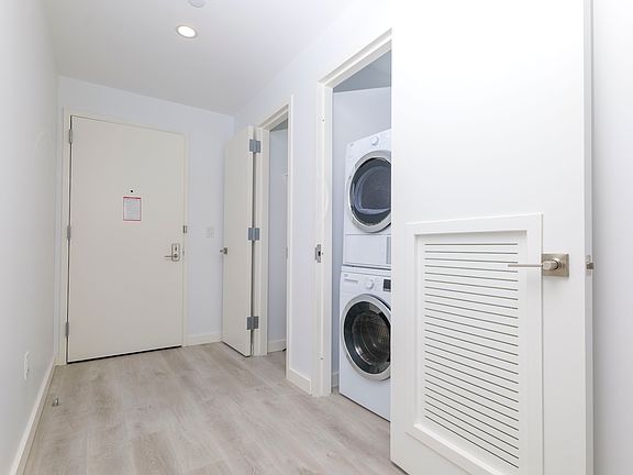 5th image of 87 Commercial St #1521