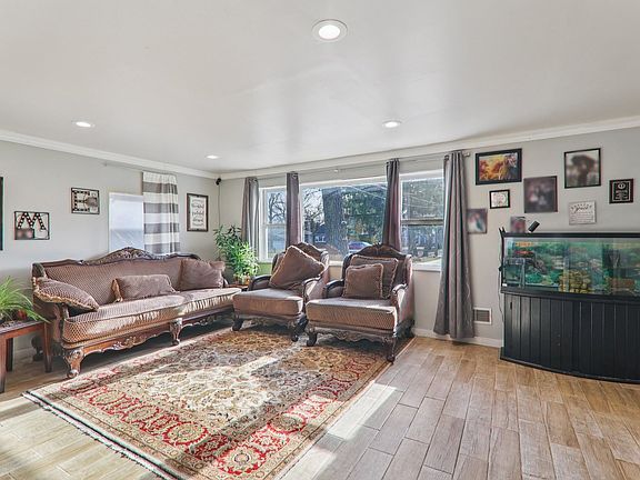 4th image of 504 W Park Ave