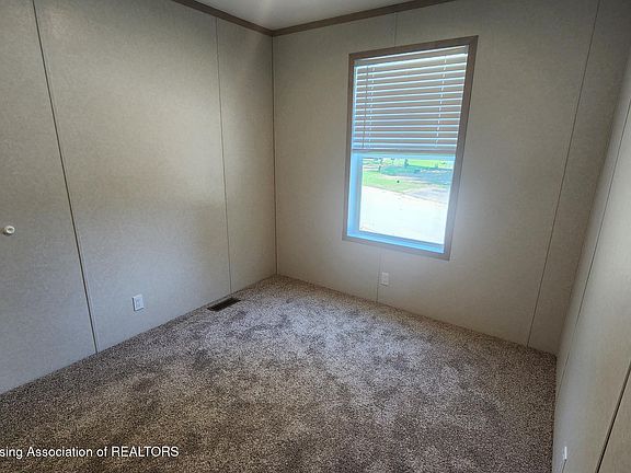 5th image of 83 Kecia Ct