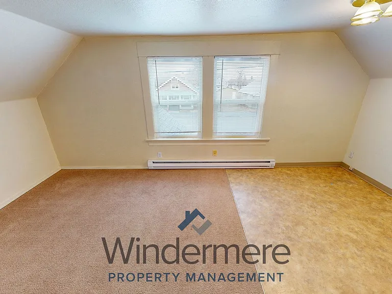 210 & 212 W Whitman Dr — Photo 8