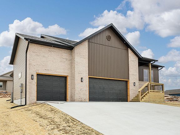 2nd image of 1006 W Pebblebrooke Drive