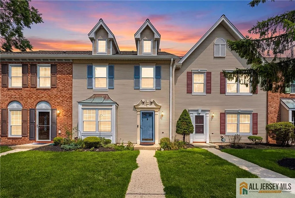 3 bed, 2.5 bath, 1584 sqft, $2,875 — Photo 2