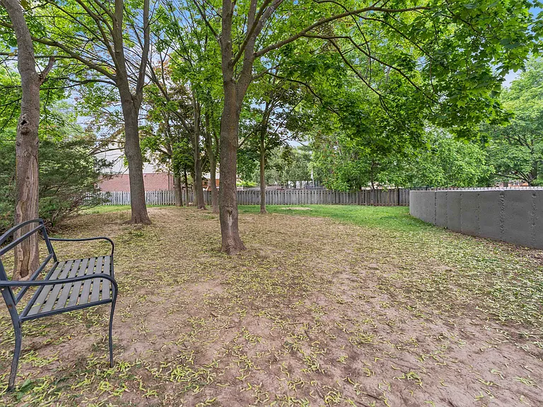 28 Helen Ave — Photo 24