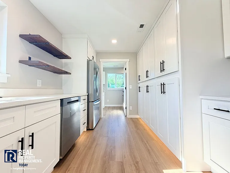 307 Bridge St SE — Photo 8