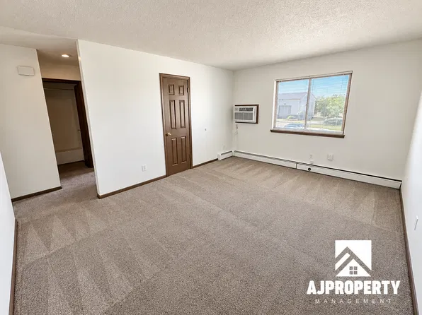 114 W 43rd St #2, Sioux Falls, SD 57105