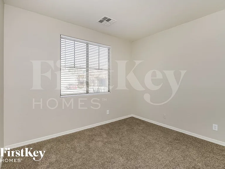 635 W Desert Hills Dr — Photo 12