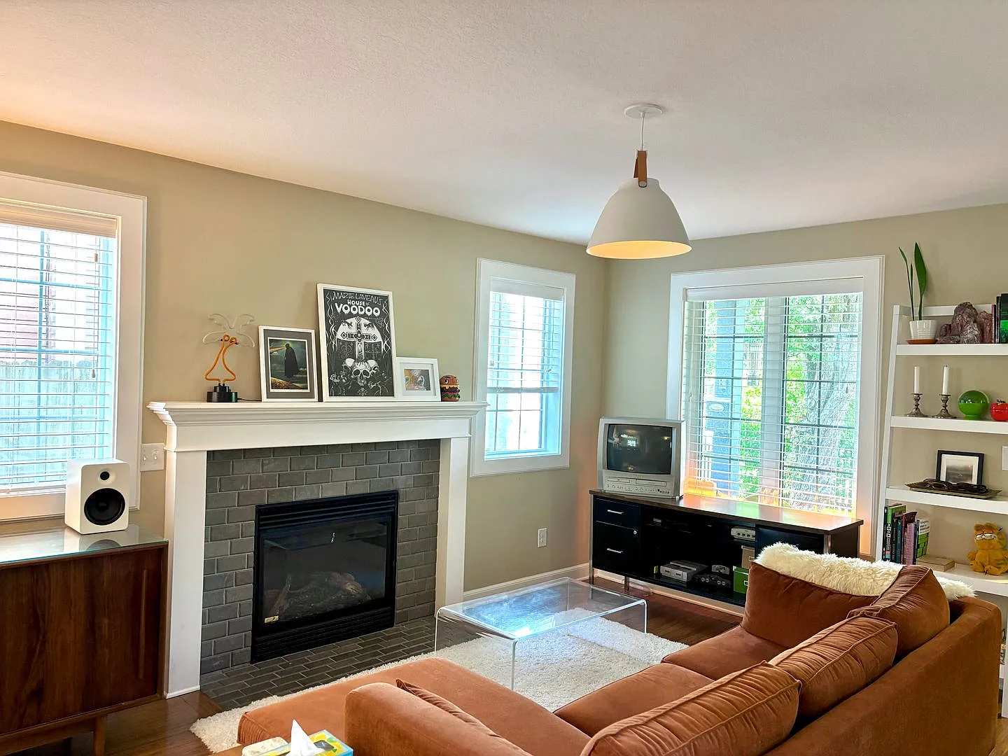 Charming Portsmouth Neighborhood 2 Story Home with Fully Fenced Yard — Photo 4