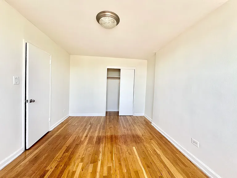 2373 E 3rd St #5T — Photo 8