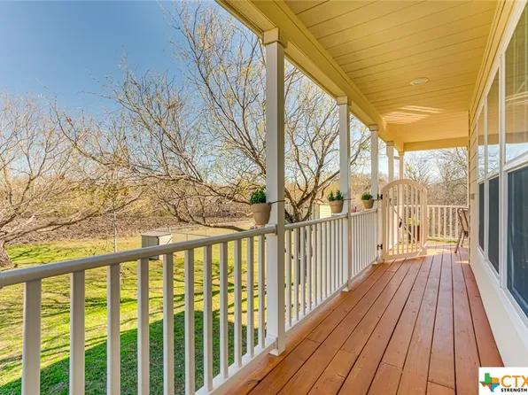 277 McKinney St, Kingsbury, TX 78638