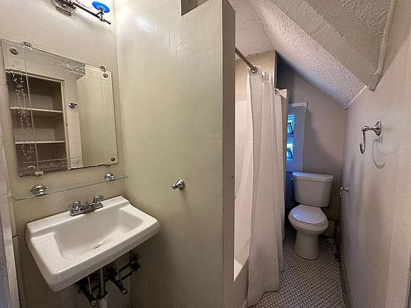 4th image of 255 Ellsworth Ave #5