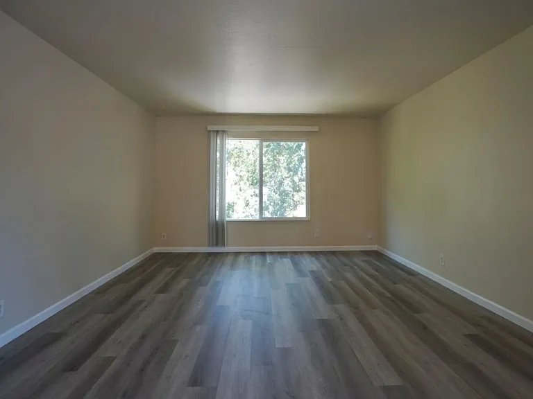 RIV511-525 — Photo 13