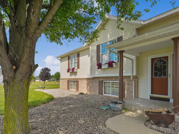 1180 Oxbow Dr, Middleville, MI 49333