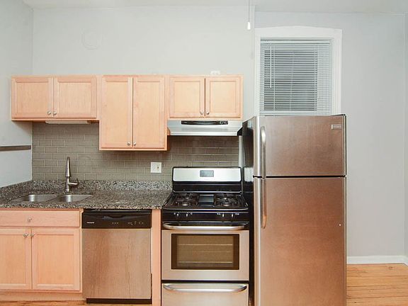 2nd image of 2022 W Augusta Blvd Unit 2