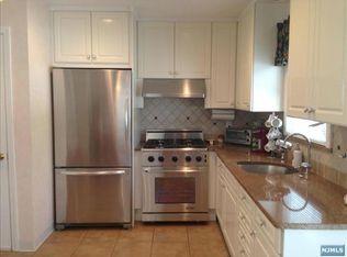 326 Albany St, Saddle Brook, NJ 07663