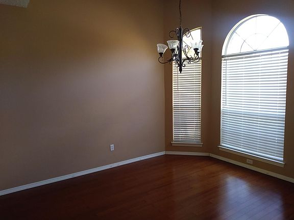 2nd image of 1121 Creekstone Dr