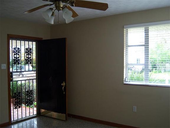 3rd image of 825 Helios Ave