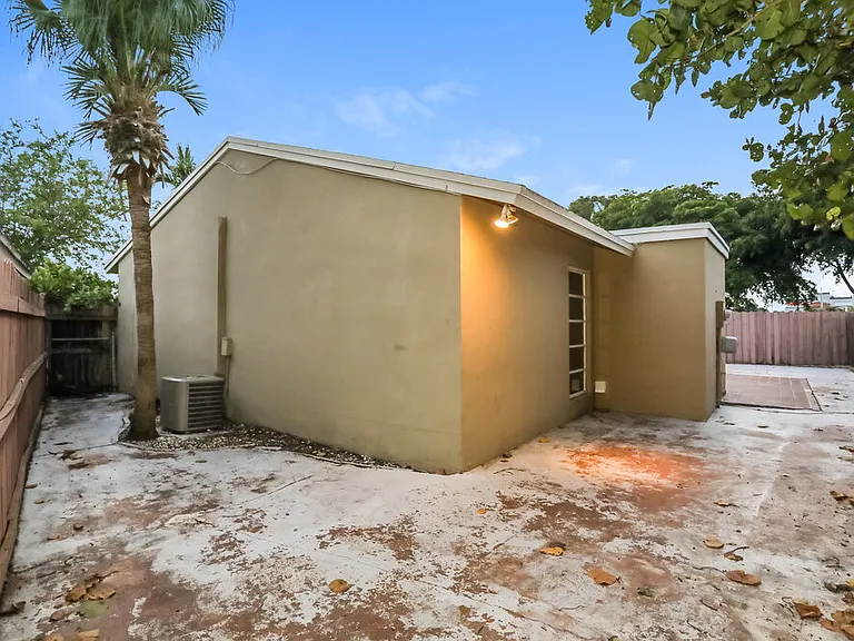 4205 SW 137th Ct — Photo 19