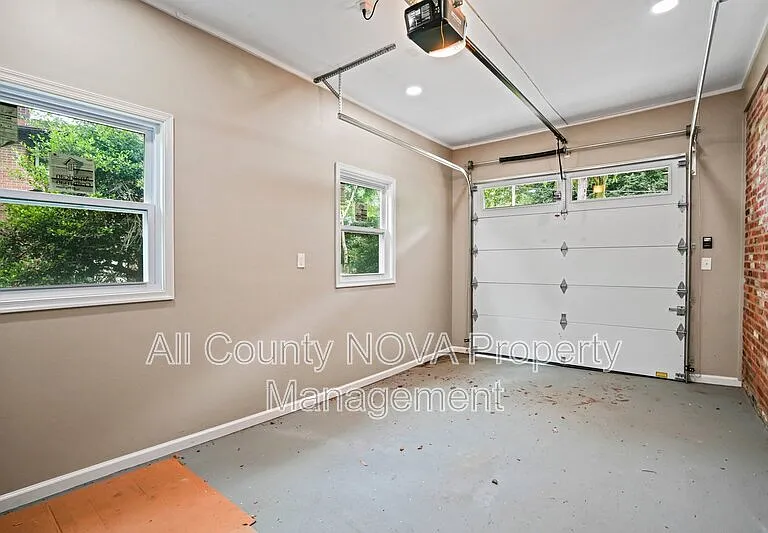 6428 Earlham Dr — Photo 48