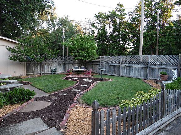3rd image of 15 Hillcrest Dr