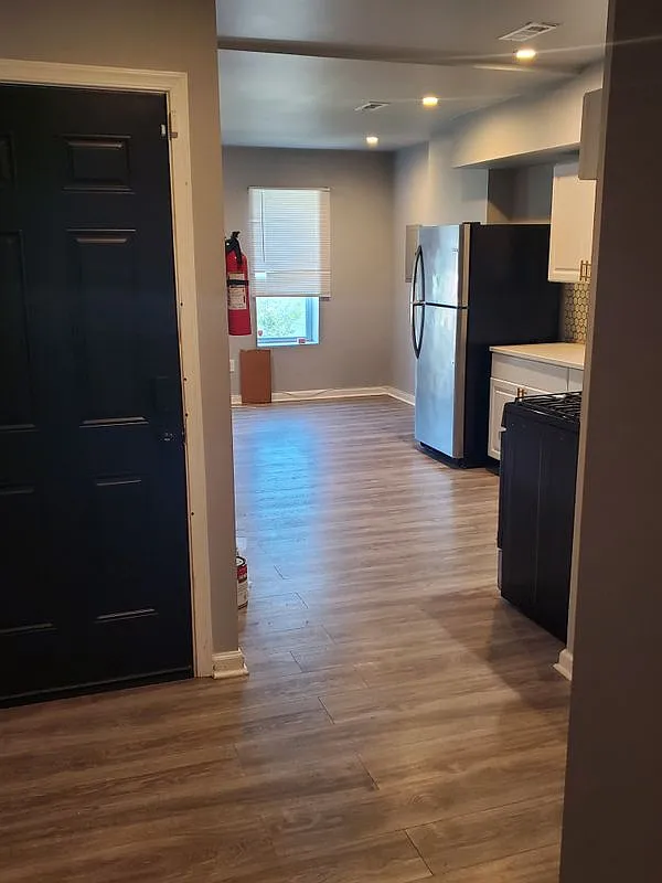 2 bed, 1.0 bath, 1000 sqft, $1,750 — Photo 2