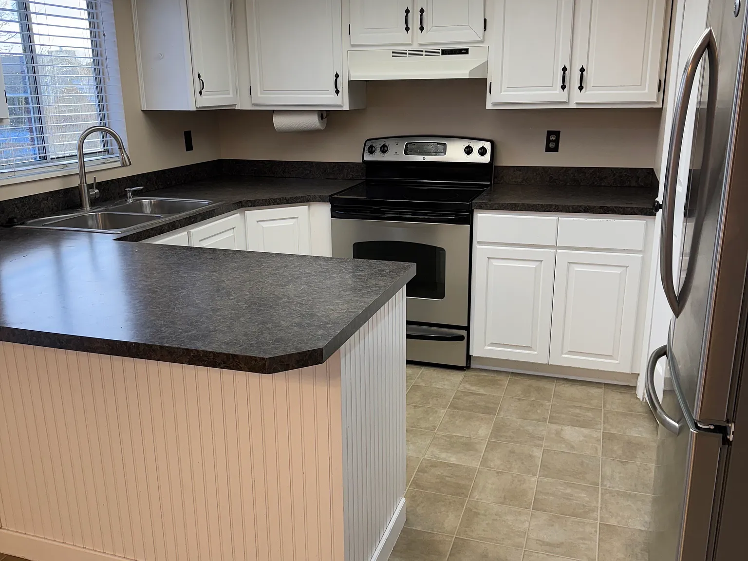 4 bed, 2060 sqft, $1,899 — Photo 2