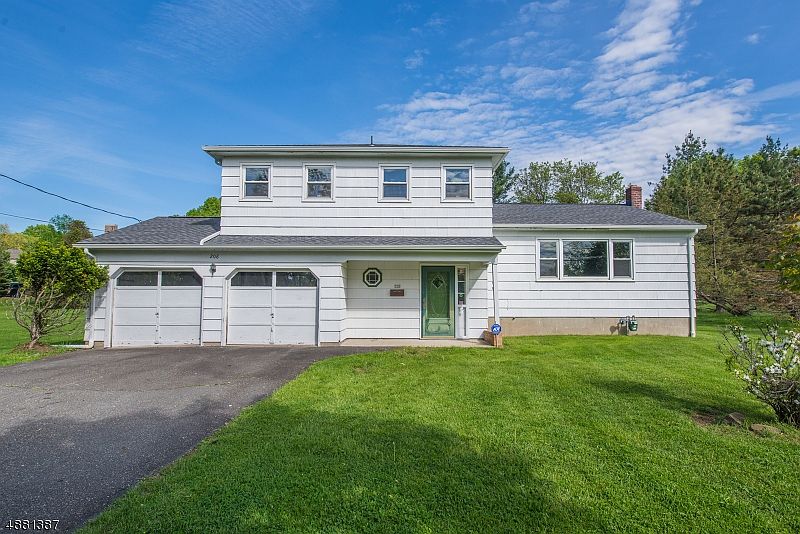 1st image of 208 Beaufort Ave