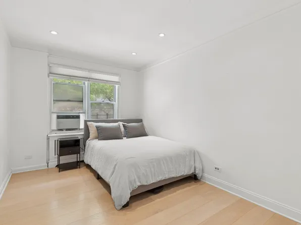 300 West 53rd Street 2E image 7 of 7