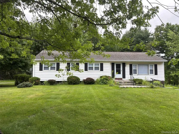 239 Vineyard Ave, Highland, NY 12528