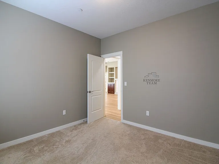4743 Jodie St — Photo 11