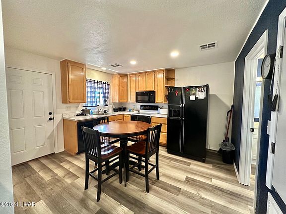 3rd image of 3271 W Hualapai Dr