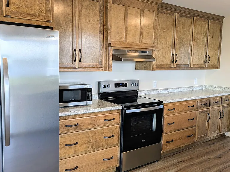 Brand new stove. All appliances are two years old or newer.