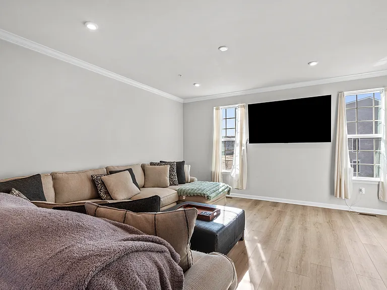 204 Station Dr — Photo 20
