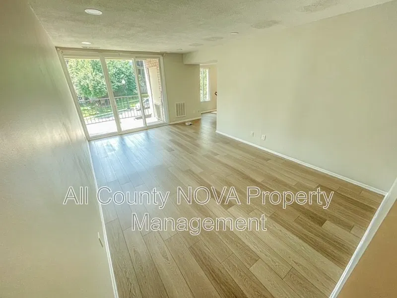 2 bed, 1.5 bath, 1063 sqft, $2,250 — Photo 2