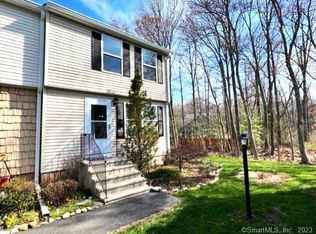33 Summersweet Dr #33, Glastonbury, CT 06033