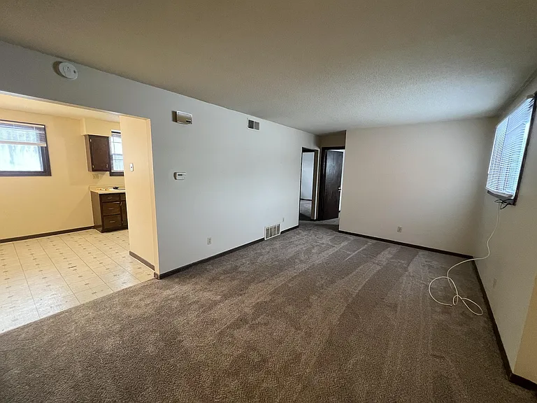 340 S Birchwood Dr #D — Photo 2