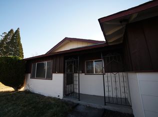 121 Rodger Cir, Sparks, NV 89431