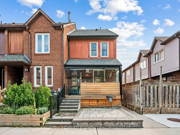 153 Lambertlodge Ave, Toronto, ON M6G 3X4
