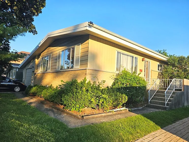 4527 Lilac Ave — Photo 1