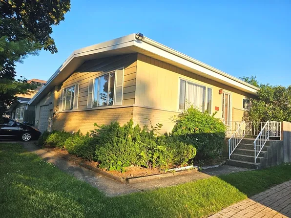 4527 Lilac Ave, Glenview, IL 60025