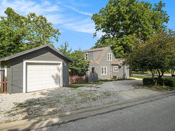 2nd image of 7 Maple Dr