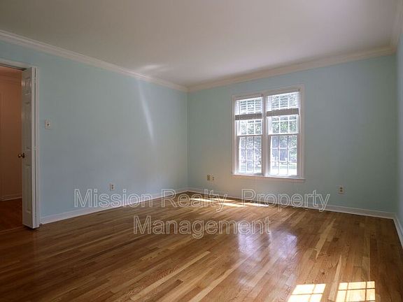 3rd image of 4600 Cedar Cliff Rd