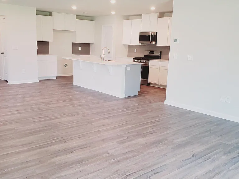 1200 Roundhill Ct — Photo 4