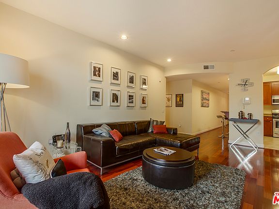 4th image of 10740 Moorpark St APT 206