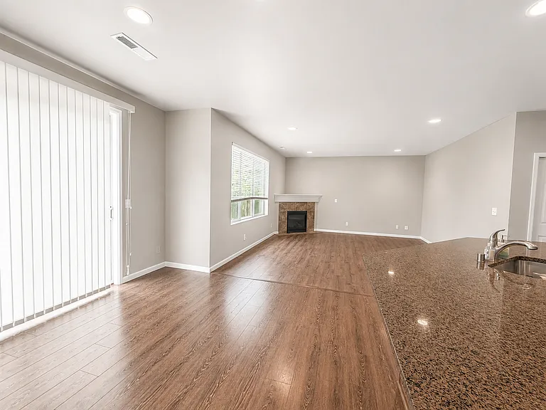 1313 28th St NW — Photo 11