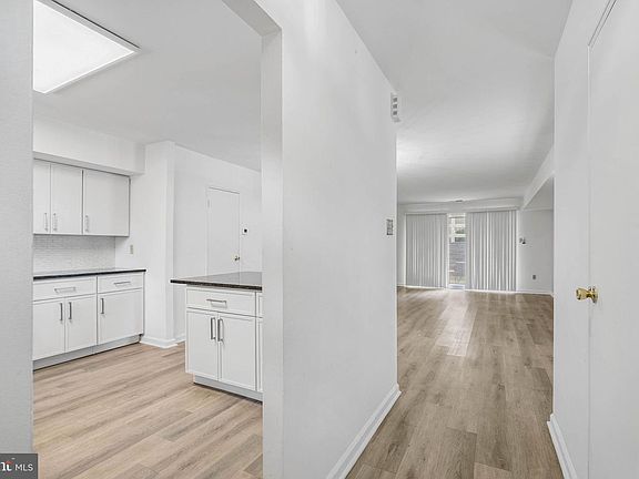 4th image of 104 Hampstead Dr