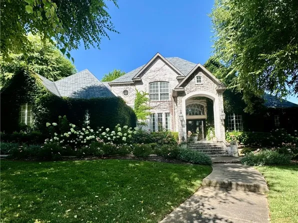 2607 N Candlewood Dr, Fayetteville, AR 72703