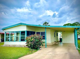 8 Azure Ln, Eustis, FL 32726