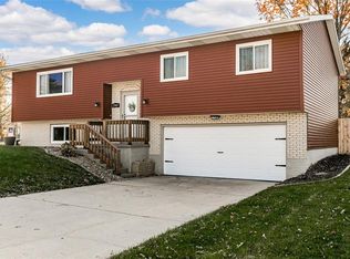 2905 Van Buren Dr SW, Cedar Rapids, IA 52404